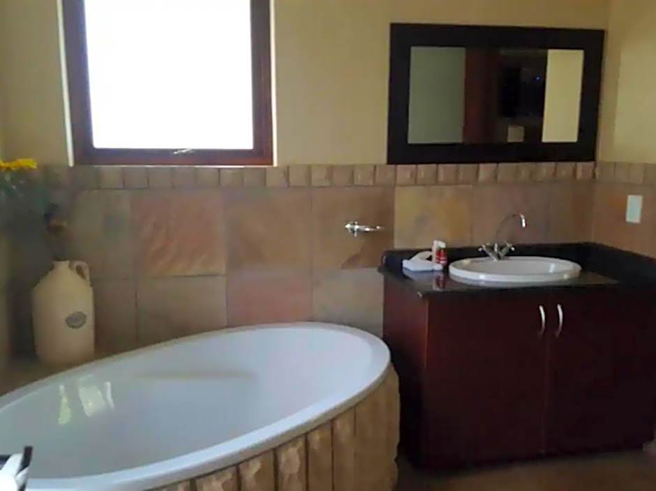 Zebula Golf and Wildlife Estate - Giraffe Plains Pax 4 - Moi Signature Luxury villa