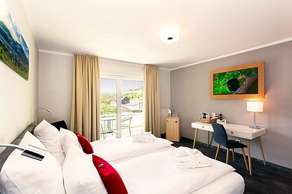 Moselhotel Weinhaus Simon `Sauna`Restaurant`ELadesäule