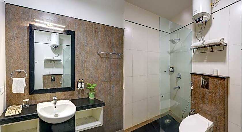 Stately Suites - Golf Course Road