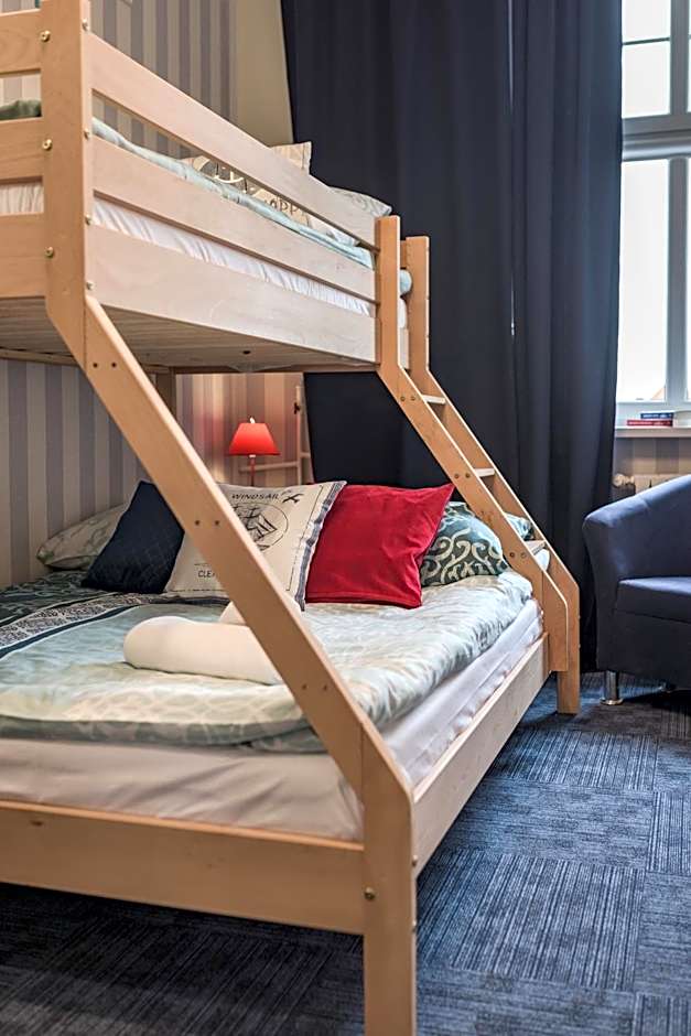 Hostel Night o'clock