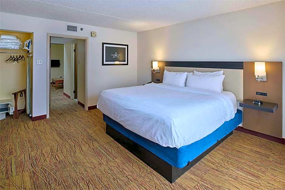 Wyndham El Paso Airport Hotel And Water Park