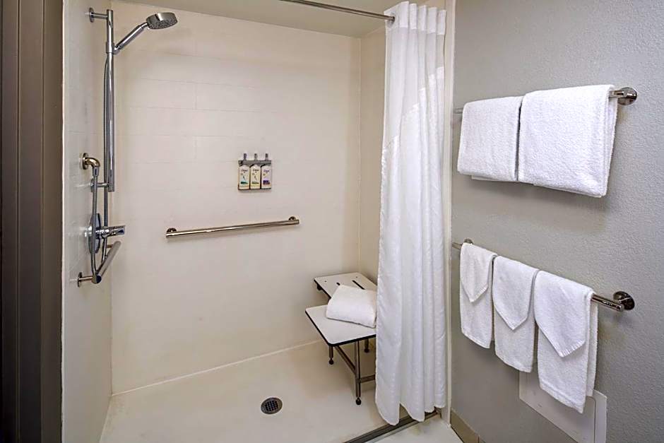 Holiday Inn Express Hotel & Suites Kendall East-Miami By IHG
