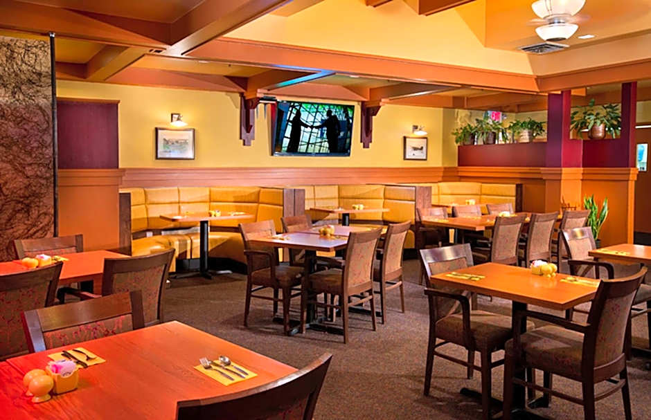 Coast Inn at Lake Hood
