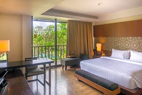Suite with Pool View