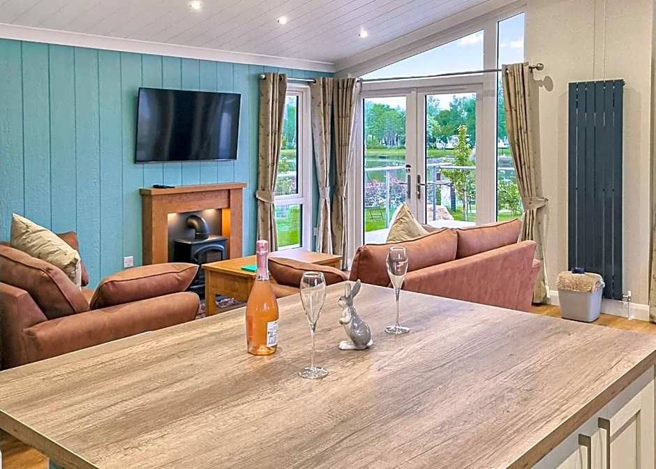 Lakeside Luxury Lodges