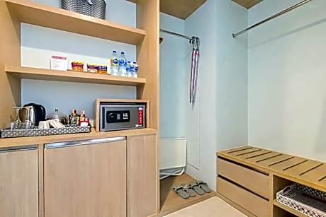 SINGLE DELUXE ROOM EASY POOL ACCESS