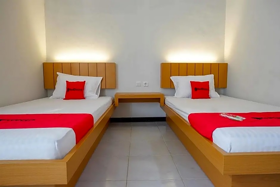 RedDoorz Syariah near Solo Paragon Mall 2