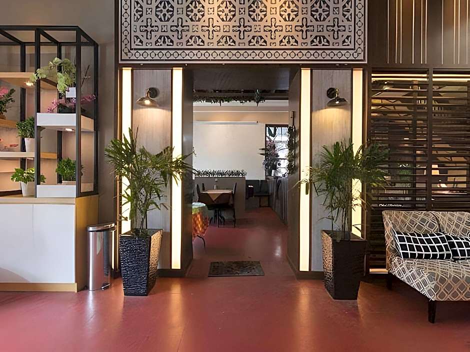 iStay Hotel