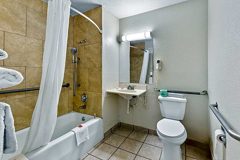 Econo Lodge Akron Copley Northwest