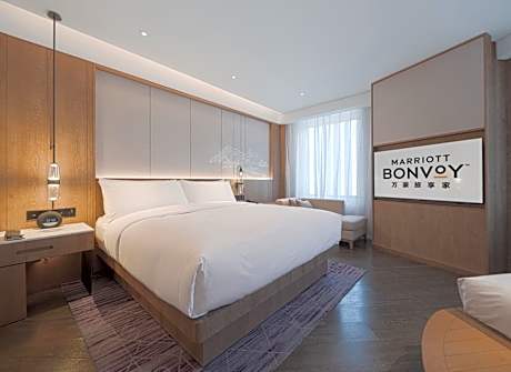 Family Suite with Mountain View