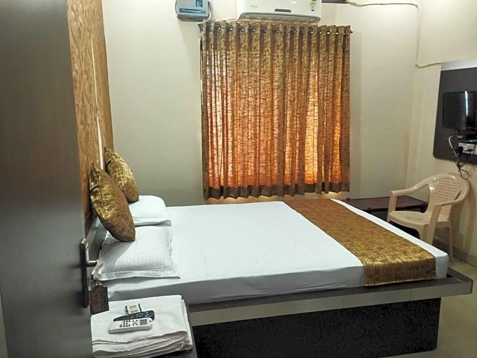 OYO Flagship Shri Anasuya Datt Lodge