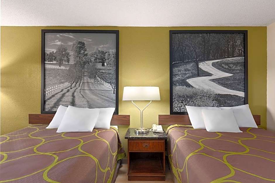 Super 8 by Wyndham Fort Mitchell Cincinnati Area