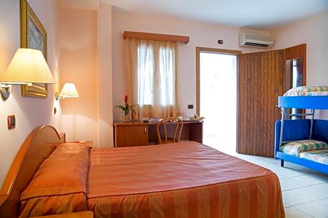 Quadruple Room with Patio