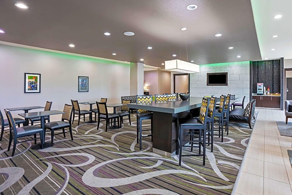 La Quinta by Wyndham College Station South