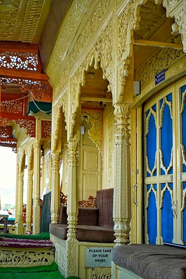 Swan Group of Houseboats, Golden Dal Lake