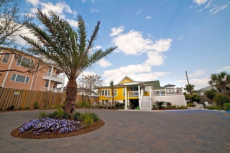The Georgianne Inn & Suites