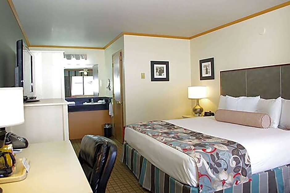 River House Inn, a Baymont by Wyndham