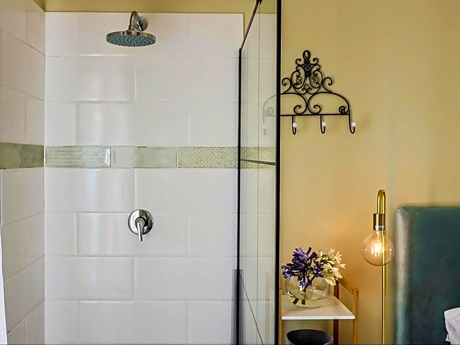 Hermanus Cliff Path Lodge - No Load-shedding