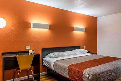 1 QUEEN BED | MOBILITY ACCESSIBLE TUB