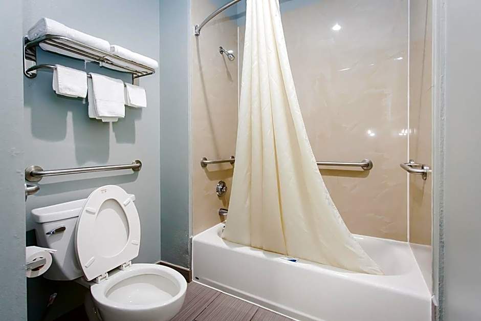 Econo Lodge Inn & Suites Channelview - Houston East