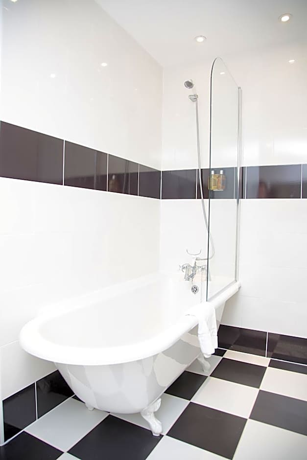 Woodland Manor Hotel