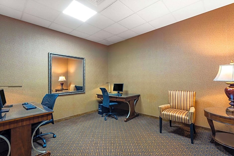 Hawthorn Extended Stay by Wyndham West Palm Beach