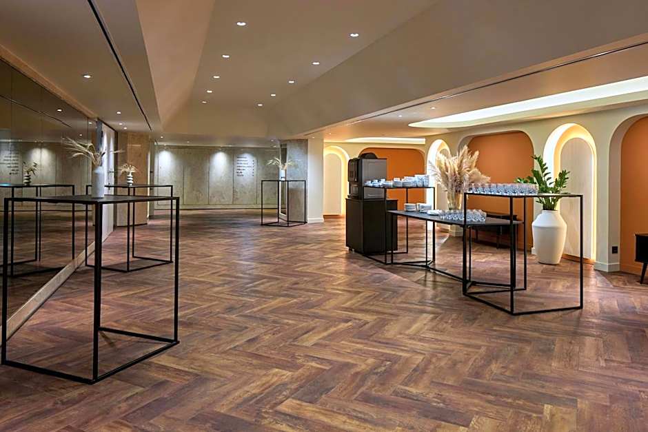 Cardo Roma, Autograph Collection