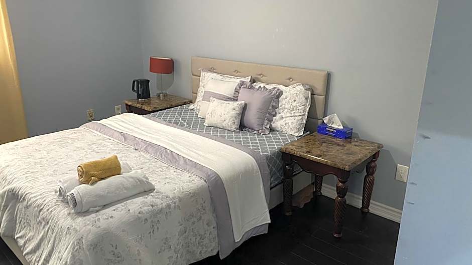 Masterbedroom with Private washroom