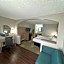 Days Inn & Suites by Wyndham Tuscaloosa - Univ. of Alabama