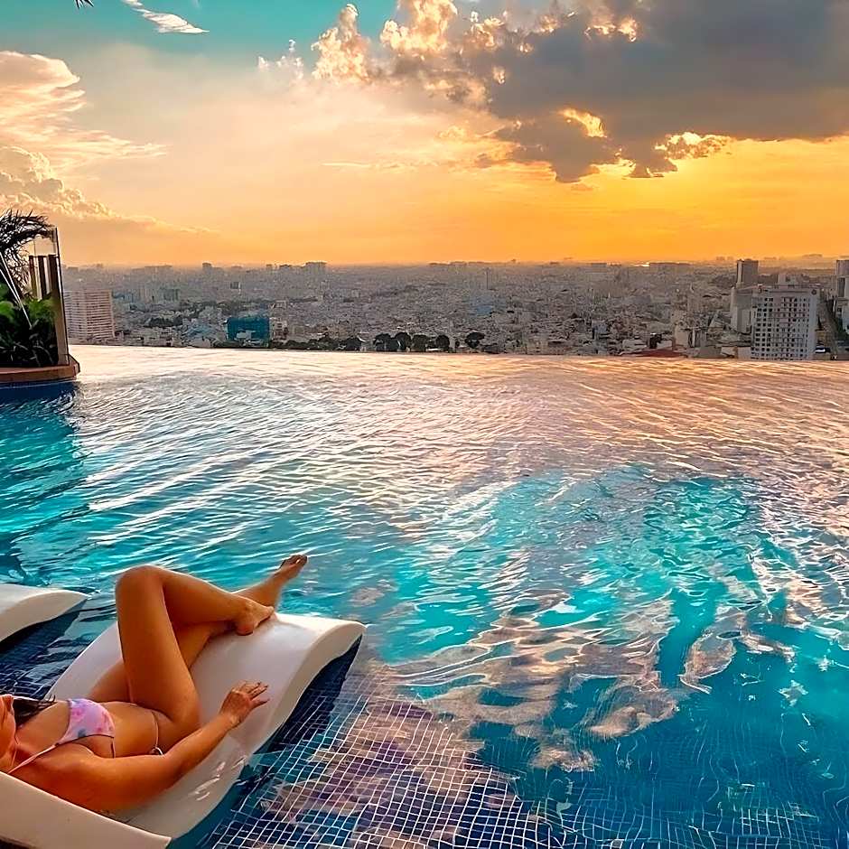 LA VELA Saigon Hotel