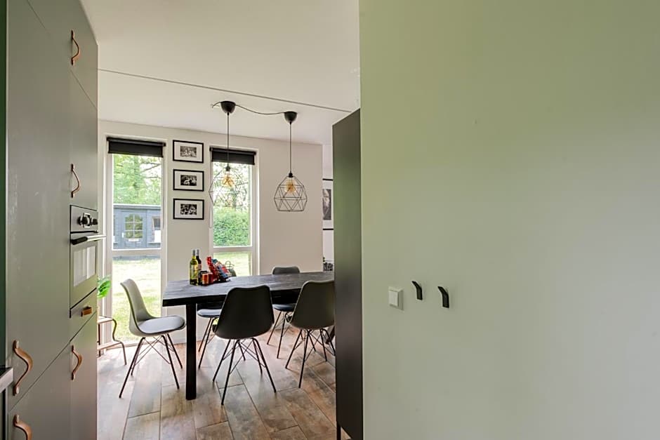 Het Huys Ewijk mooi luxe en een laadpaal
