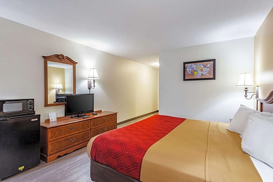 Econo Lodge Inn And Suites