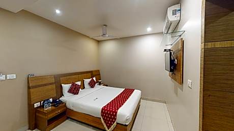 Deluxe Ac Room