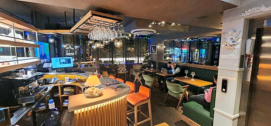 Aleksandr Pera Hotel