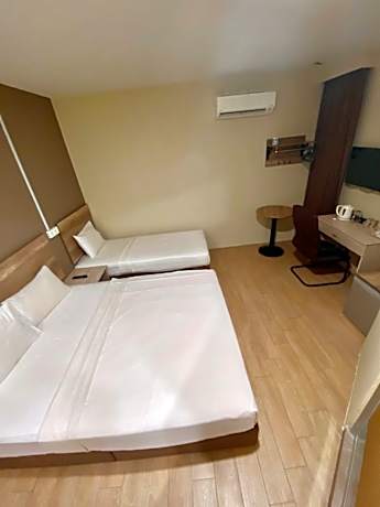 Deluxe Family Room for 3 People