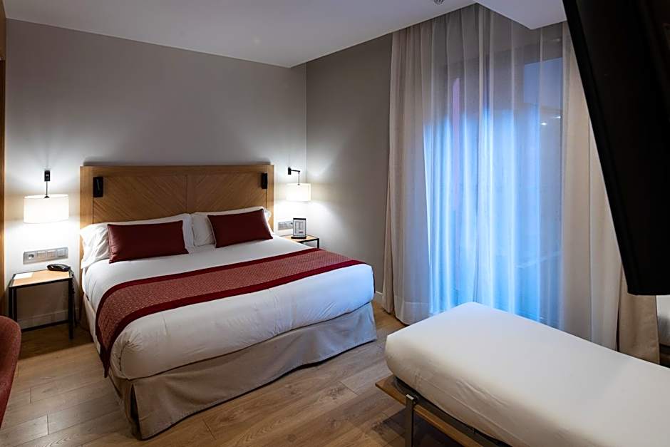 Photo 1 of 5 of Triple Room (2 Adults + 1 Child)