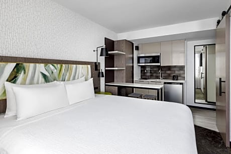 Studio City View with Full Kitchenette, 1 King
