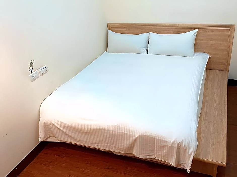 Douzi Hotel Taoyuan Airport Metro THSR A17