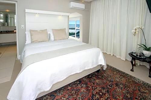 Hermanus Beachfront Lodge