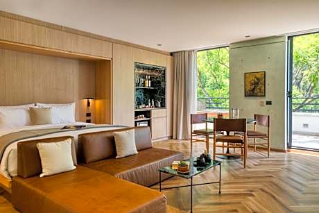 Superior King Suite