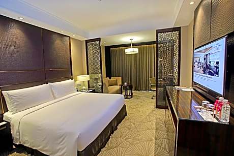 Standard King Room with Pool View
