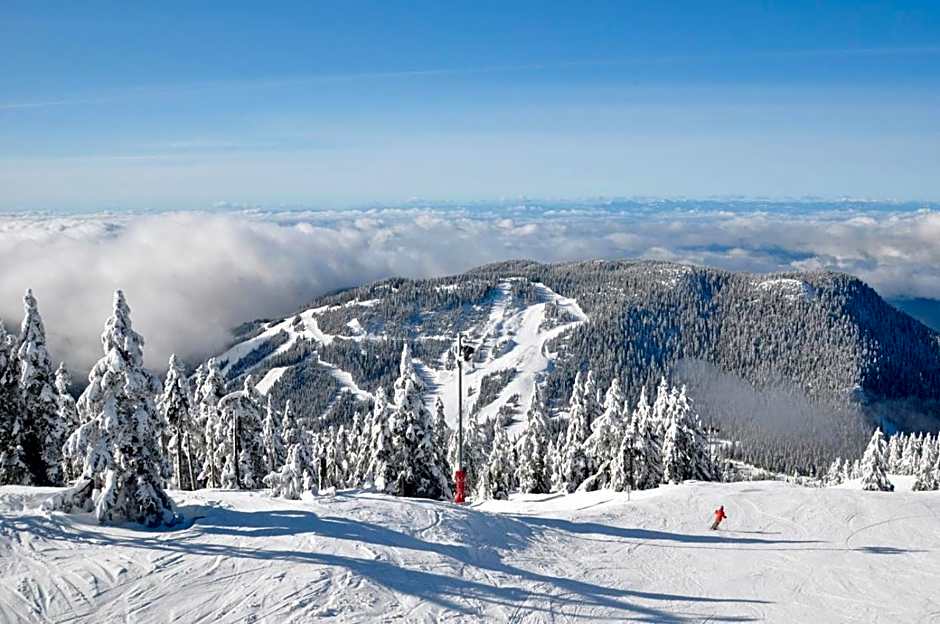 Seymour Private Bedroom, Ensuite Bathroom with Shared Pool, Hot Tub with Views