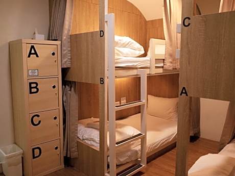 Quadruple Room with Private Bathroom