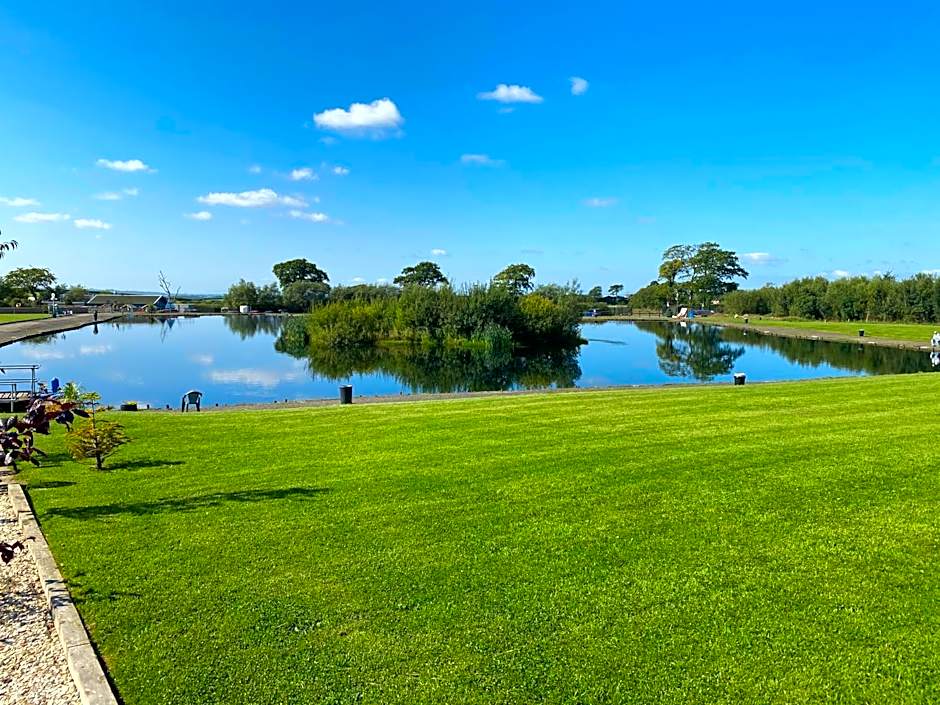 Arranview Lochside Pods & Lodges all with private Hot-tubs