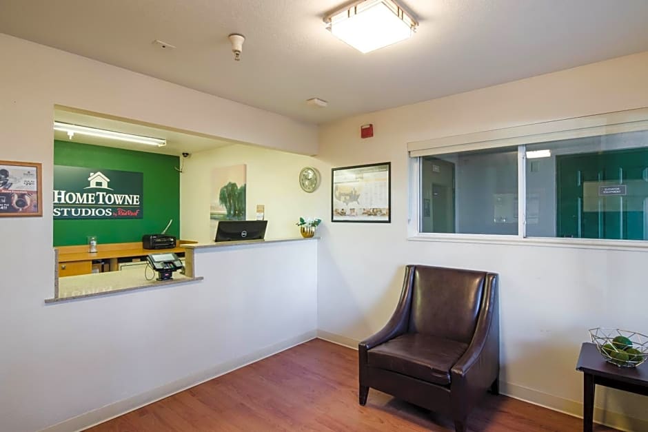 HomeTowne Studios by Red Roof Denver - Thornton