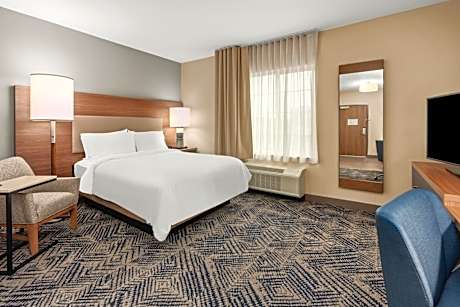 Queen Studio Suite - Hearing Accessible/ Non-Smoking