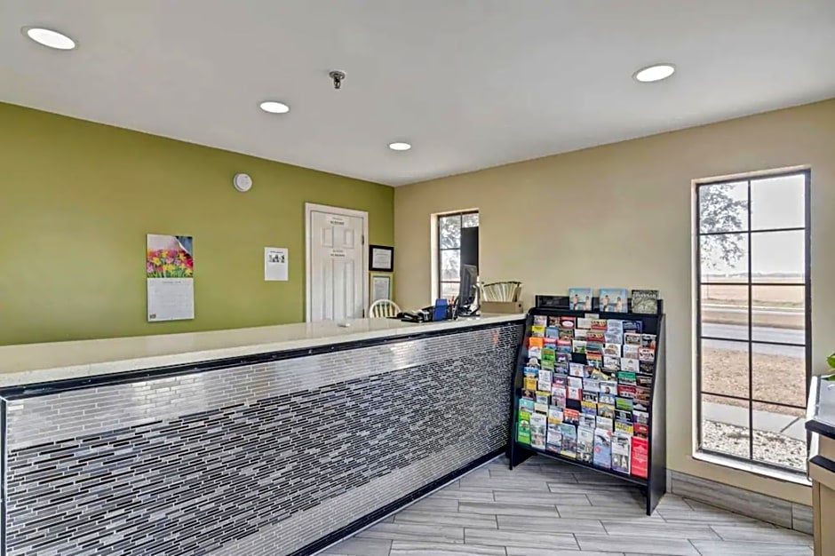 Travelodge by Wyndham Savannah Midtown