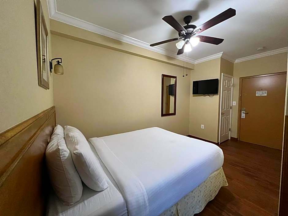Photo 1 of 2 of 1 Queen Bed