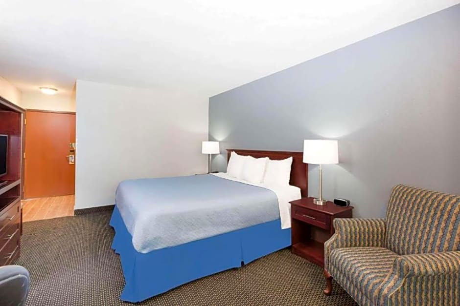 Days Inn by Wyndham West Des Moines