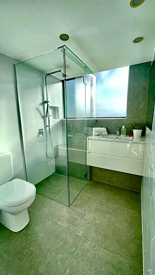 Broadwater Shores Waterfront Apartments